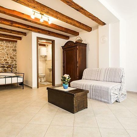 Apartment & Room Antonio Vrbnik Ngoại thất bức ảnh