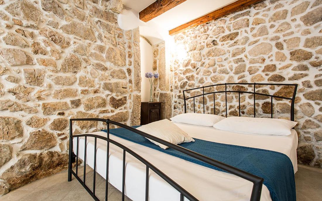 Apartment & Room Antonio Vrbnik Ngoại thất bức ảnh