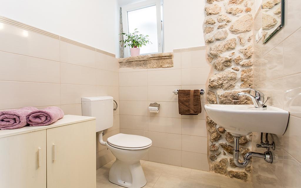 Apartment & Room Antonio Vrbnik Ngoại thất bức ảnh