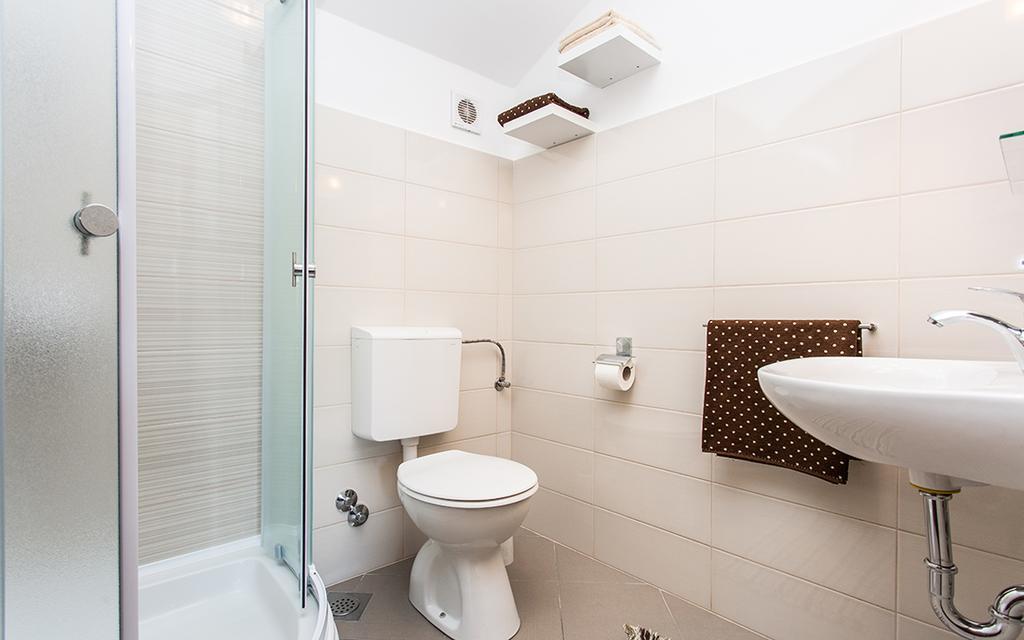 Apartment & Room Antonio Vrbnik Ngoại thất bức ảnh