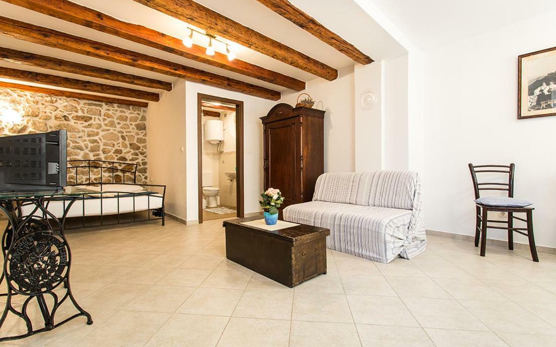 Apartment & Room Antonio Vrbnik Ngoại thất bức ảnh